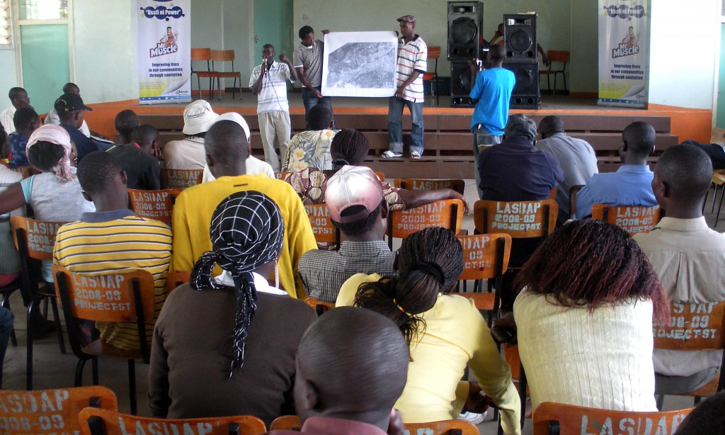 Simon Kokoyo explaining the importance of Map Mathare